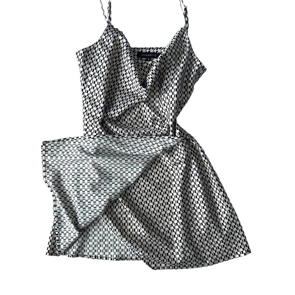 Black and White Patterned Dress - Picture 6 of 16